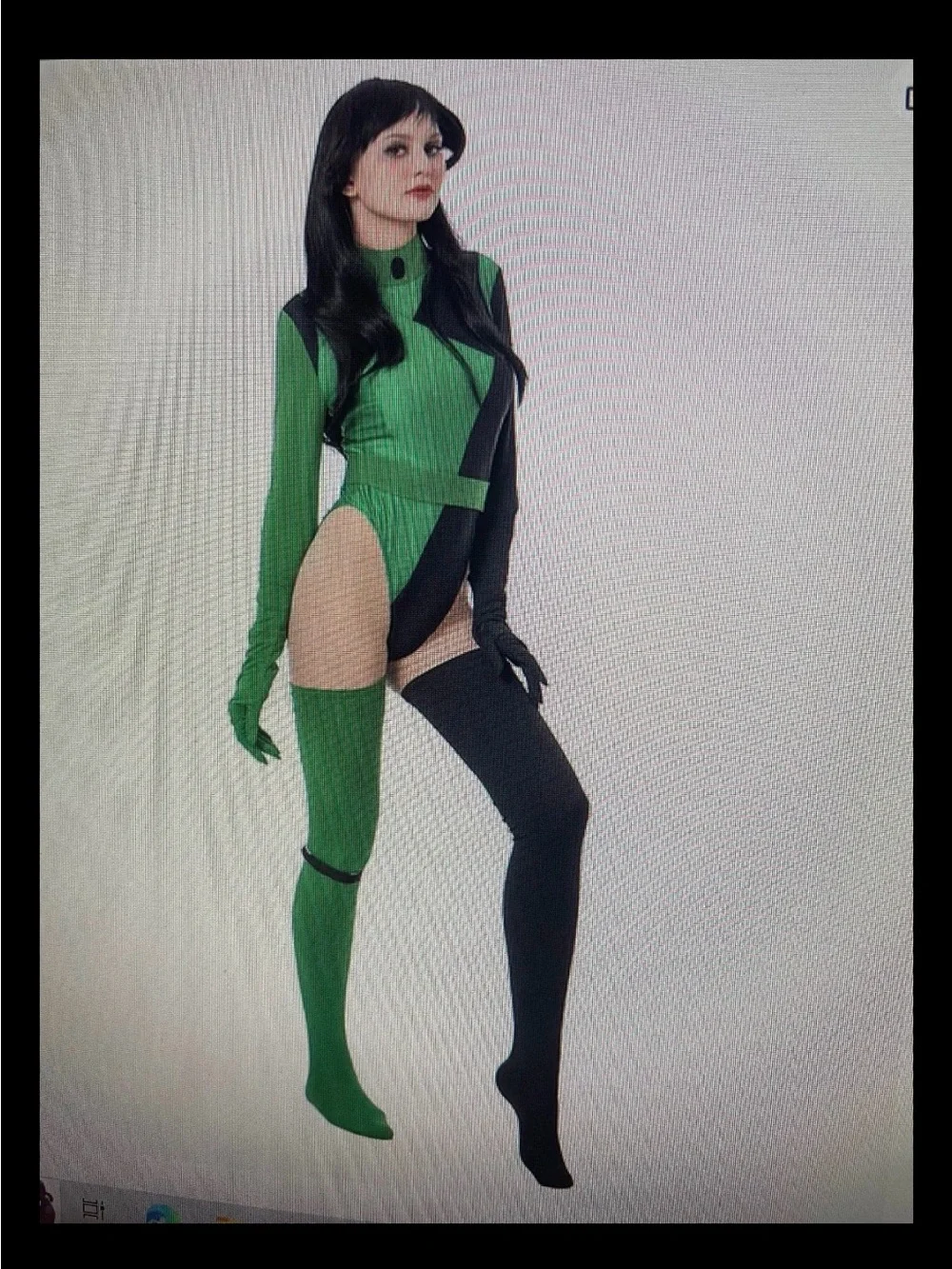 Women’s Kim Possible costume with wig